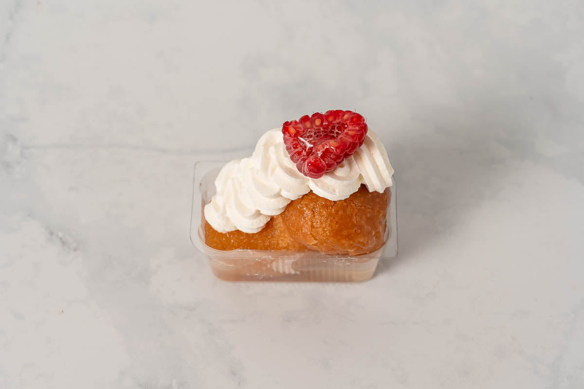 Baba Fresh cream & Fruit Custard Mignon