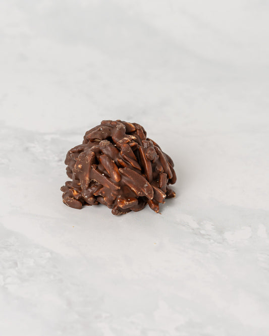 Nuvola Dark chocolate and Almonds