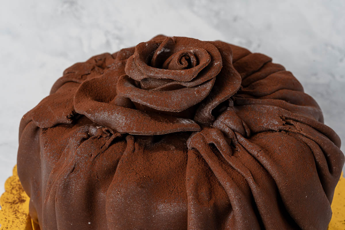 Bacio Cake (Dark or White Chocolate)